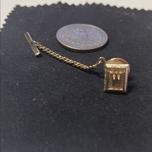 Gold tone Tie Tack with Chain - intisl “W” - unmarked